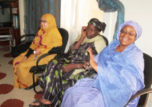 Au premier plan Mme Fall Oumoukhalhoum AO suivi de Mme Kelly Aminata HEC et de Mme Hanefi Touria Presidente de l Association du personnel
