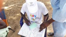 Supervision d’une équipe de vaccination à Meyara: enregistrement des enfants dans le registre pour un meilleur suivi de la vaccination et des perdus de vue