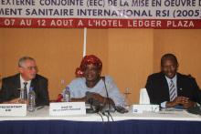 Au centre: Son Excellence Madame le Ministre de la santé publique entouré du Représentant de l’OMS au Tchad, Dr Jean-Bosco NDIHOKUBWAYO à droite et le Représentant celui de l’OIE, Daniel Bourzat à gauche