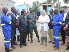 The District Director of Health for Lusaka, Dr. Namani Monze, the United Nations Resident Coordinator, Ms Janet Rogan, the WHO Representative, Dr. Nathan Bakyaita and the deputy Head of Office of DFID in Zambia, Mr. Andrew Ockenden meet the cholera prevention and response teams in the community.