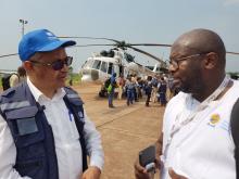 Un échange fort chaleureux et constructif entre le Directeur général de l'OMS et le chef de Mission de l'ONG ALIMA, le Dr Billy Sivahera. OMS/Eugene Kabambi