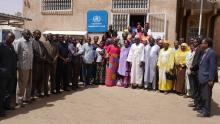 Photo de famille avec le Dr Gagara entouré par le staff de l’OMS et du MSP ainsi que les membres de sa famille