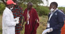 Cattle farmer Jackson Tipapa, 2nd right,  and his neighbor consult with Vet experts on the disease affecting  their animals