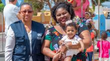 Orisa Brito com o seu bebé Lila e a DPC da OMS Cabo Verde, Carolina Leite