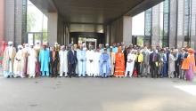 La photo de famille avec tous les participants au forum