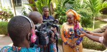 Dr Diallo répondant à la presse à sa sortie de l'audience