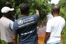 L'équipe conjointe de surveillance du Ministère de la Santé et de l'OMS à la recherche active des contacts au village de Djombo, à une dizaine de kilomètres de Mbandaka, Province de l'Equateur, RDC