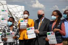 The Minister for Health together with the Minister for Foreign Affairs, US Ambassador and WHO Rep receiving the vaccines at the airport