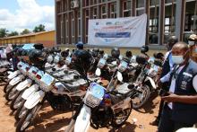Dotation par l'OMS à Mbandaka des 68 motos DT 125 à raison de 2 motos par zone de santé, pour mieux couvrir les communautés affectées ou à risque lors d'une cérémonie samedi 16 avril 2022 devant le bâtiment du gouvernorat de l'Equateur.