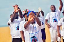 Activités sportives à la Plage de Fidjrossè point de chute de la marche verte.