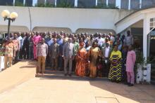 Photo de famille des participants, avec les officiels