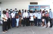 Les participants, membres du Cluster Santé, en photo de groupe après l'atelier sur la prévention et la réponse contre l'exploitation, l'abus et le harcèlement sexuels (PRSEAH) au Bureau de l'OMS RDC, à Kinshasa --