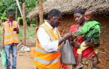 A health worker marking a child that has been vaccinated