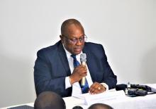 Le Dr Jean-Jacques Mbungani, Ministre de la Santé Publique, Hygiène et Prévention lors de son allocution d'ouverture dans la salle de conférence de l'INRB