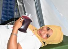 Youssra Dini, 21 ans, fait don de son sang pour la première fois