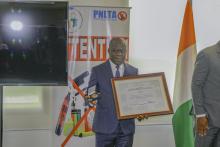 Le Ministre de la Santé de l'Hygiène Publique et de la Couverture Maladie Universelle de Côte d'Ivoire, avec la distinction