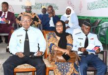 Le Directeur général de la Police nationale à gauche avec la Dr Hissani Abdou Bacar de l'OMS en charge de la promotion de la Santé