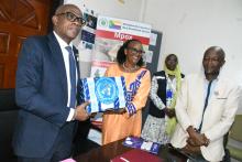 mpox : photo de la remise symbolique des kits de l'OMS pour les piliers Laboratoire et Prise en charge