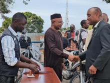 WR & Deputy Minister of Health shaking hands