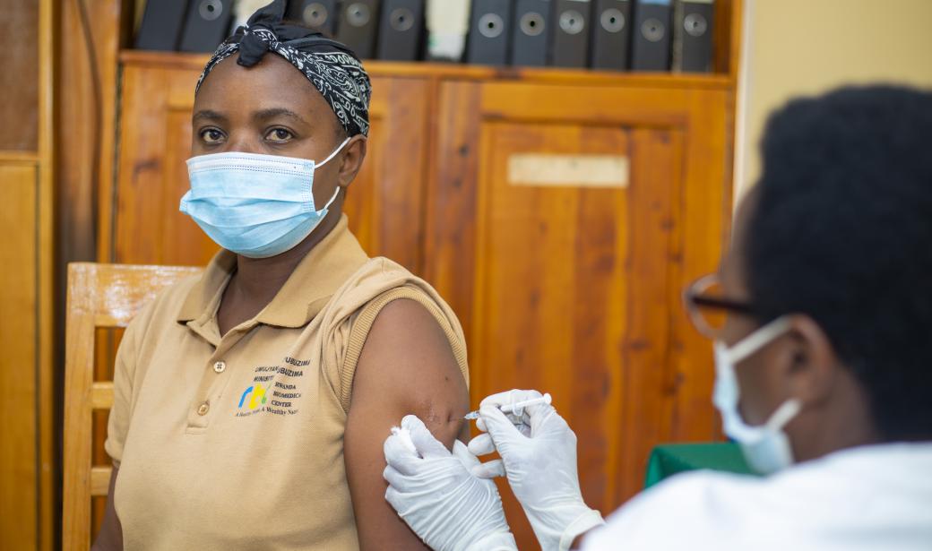 Déploiement des vaccins contre la COVID-19 au Rwanda