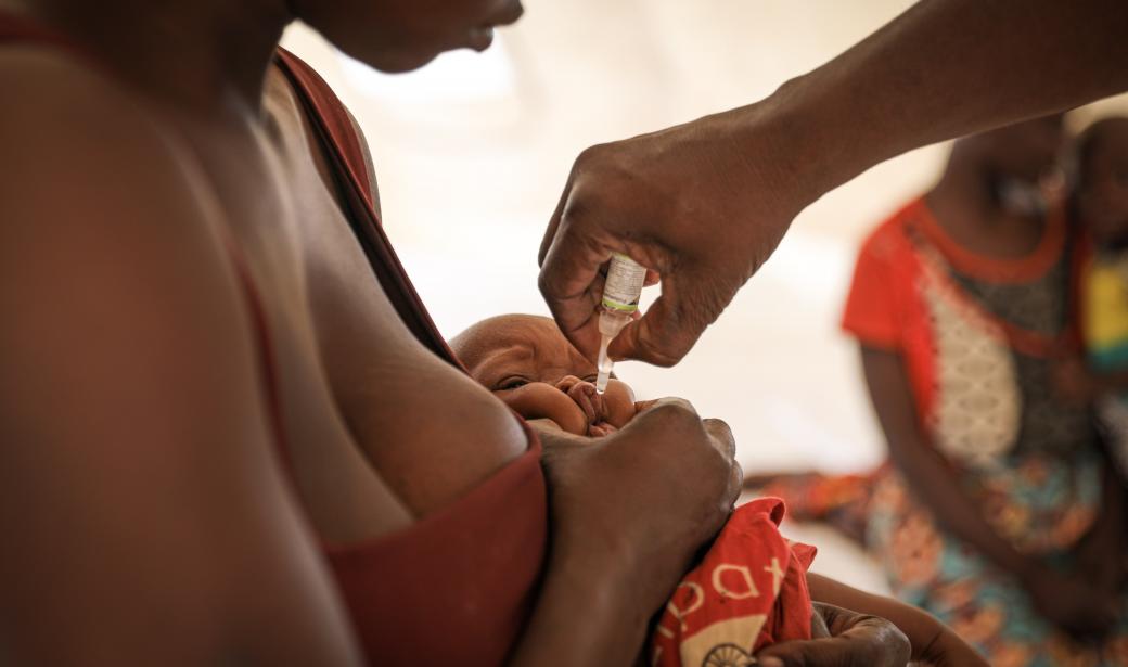  La situation s'est améliorée depuis la catastrophe naturelle, les gens parviennent à rentrer chez eux et le camp est en cours de démantèlement. Makawi se souvient que plus de 2000 familles ont connu des difficultés dans le camp. « Ils avaient tout perdu, et ici, nous étions non seulement exposés au risque de polio, mais aussi à d'autres maladies comme le choléra, la rougeole ou le paludisme », dit-il.