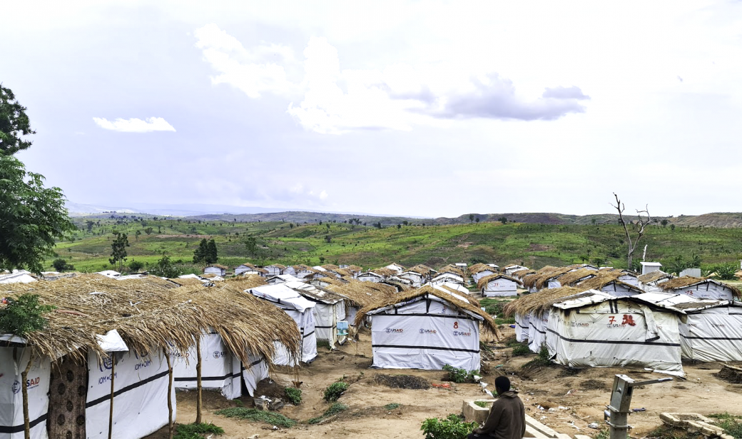 Kisalaba, un des 13 sites actifs de déplacés internes, est à 50 minutes de voiture, au sud-ouest de Kalemie. 