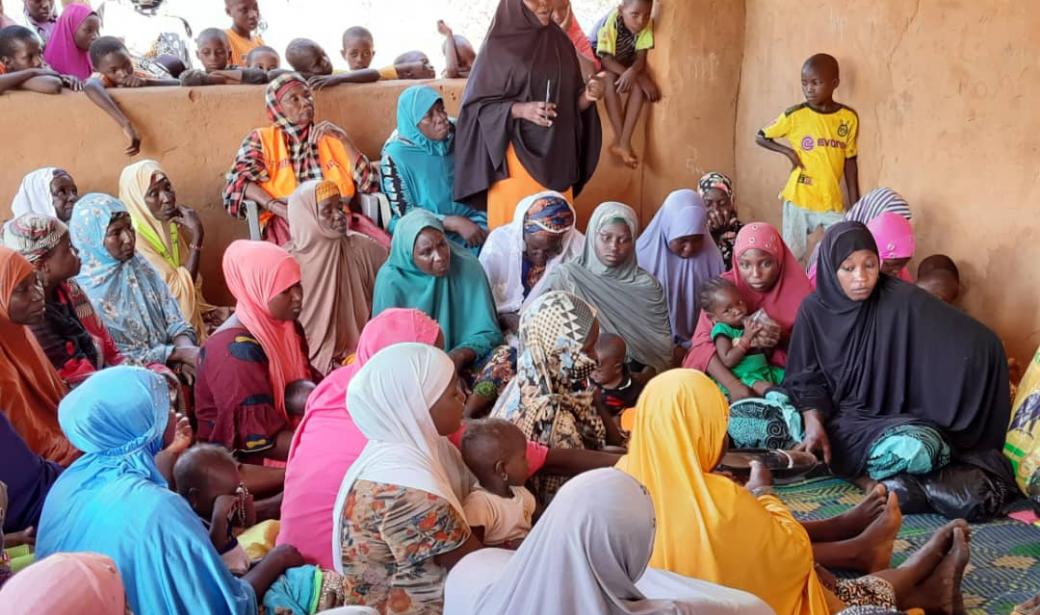 Séances de questions/réponses des femmes sur la covid-19 et les vaccins, village de Kalfou (Bouza). 