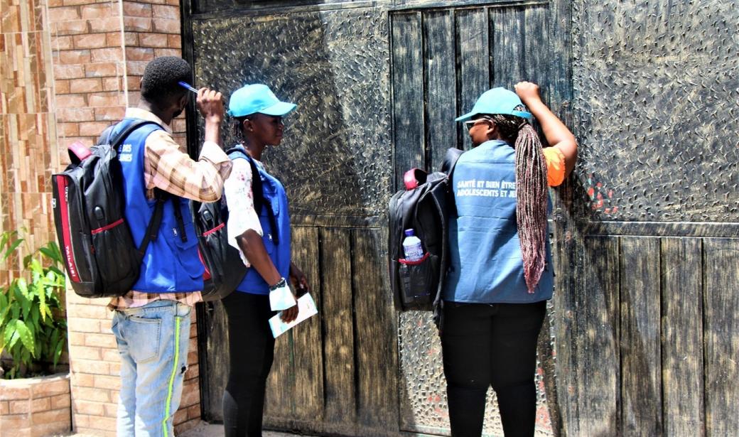 Sensibilisation sur la santé sexuelle et reproductive : ces pairs éducateurs qui passent le message auprès des jeunes de Kinshasa