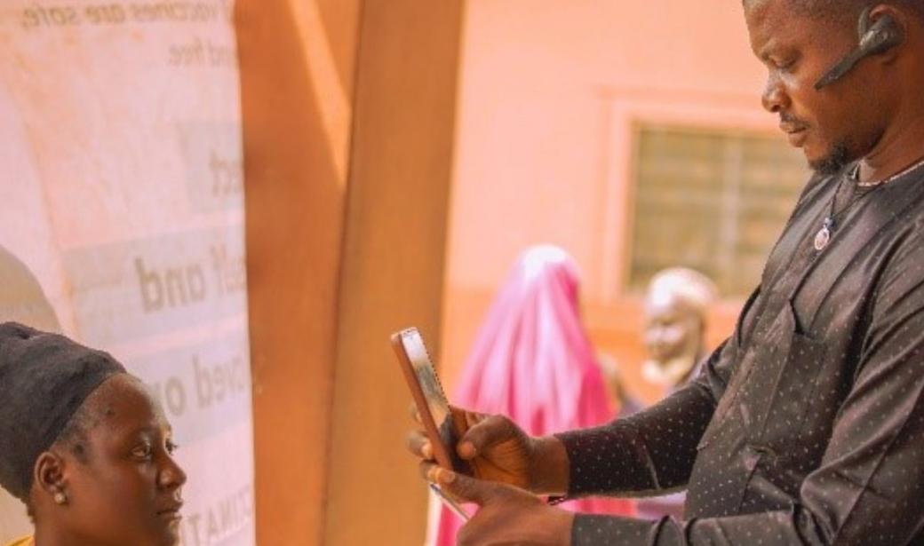 Elom Ugochukwu captures Mathew Florence's data after receiving the COVID-19 vaccine