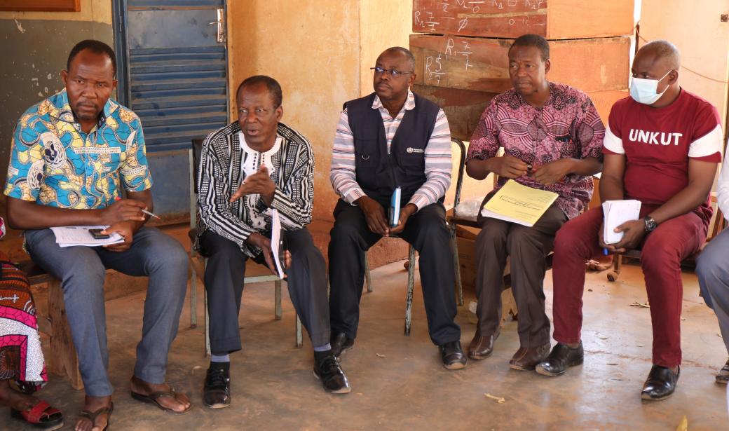 L'équipe de la Direction de la santé et de la famille, décrivant les activités menées pour faciliter l'accès aux contraceptifs au Burkina.