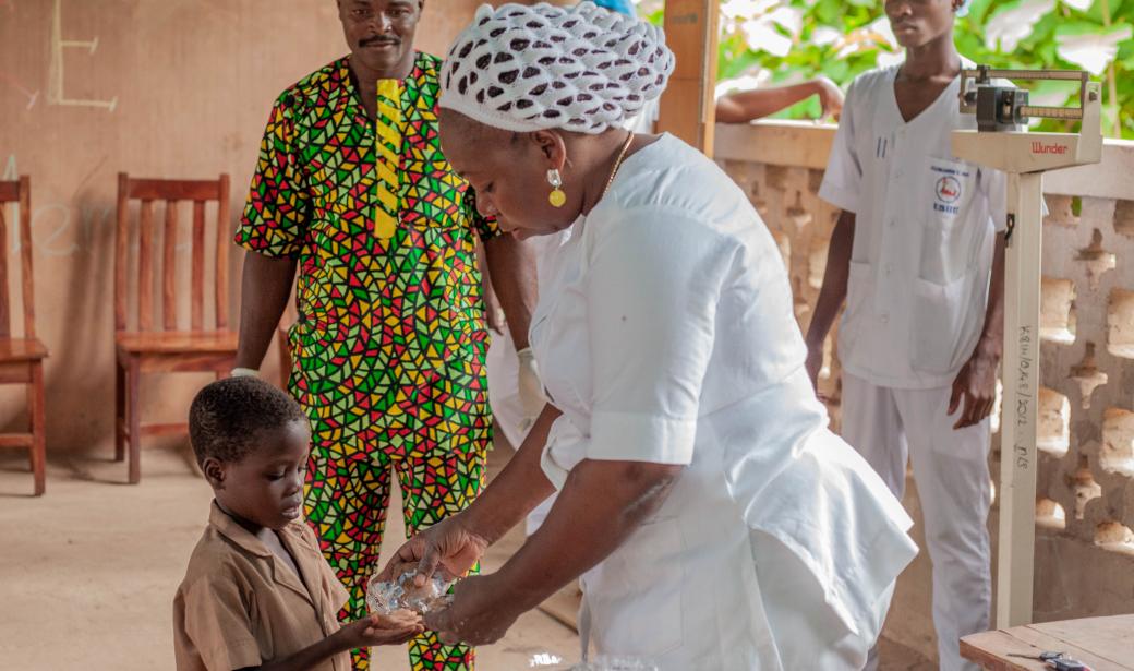 Bénin :  le suivi nutritionnel et sanitaire pour maintenir les écoliers en bonne santé