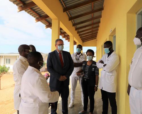 La OMS celebra el Día de la Cobertura Universal de Salud con motivo del lanzamiento de la Política Nacional de Salud Representante de la OMS en Mozambique visita centro de salud en la provincia de Tete